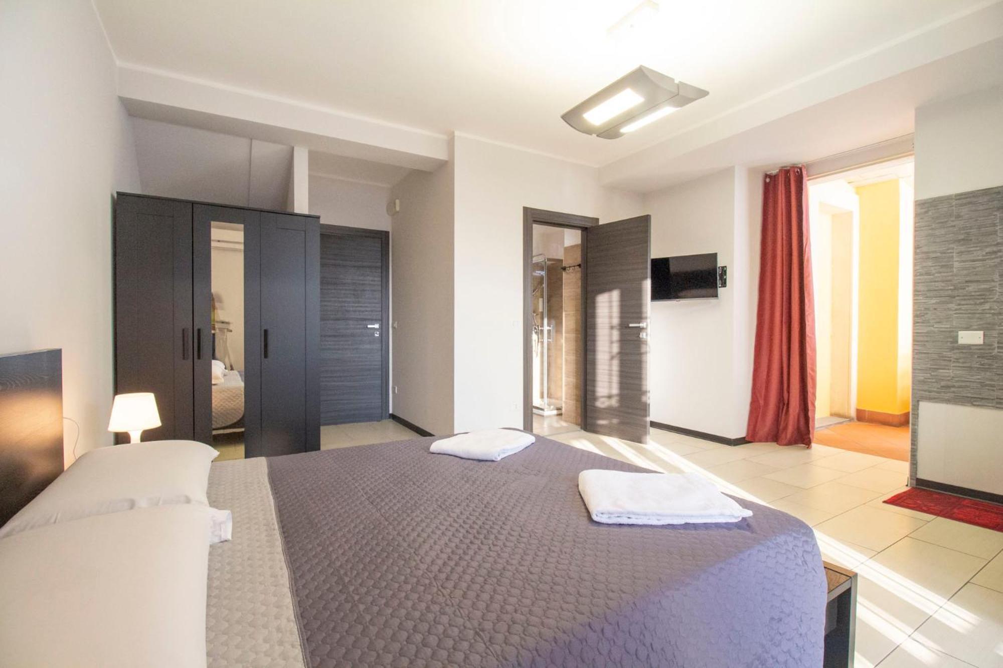 Royal Playa Suite And Apartament -Private Parking- Self Chek Out Catania Exterior photo